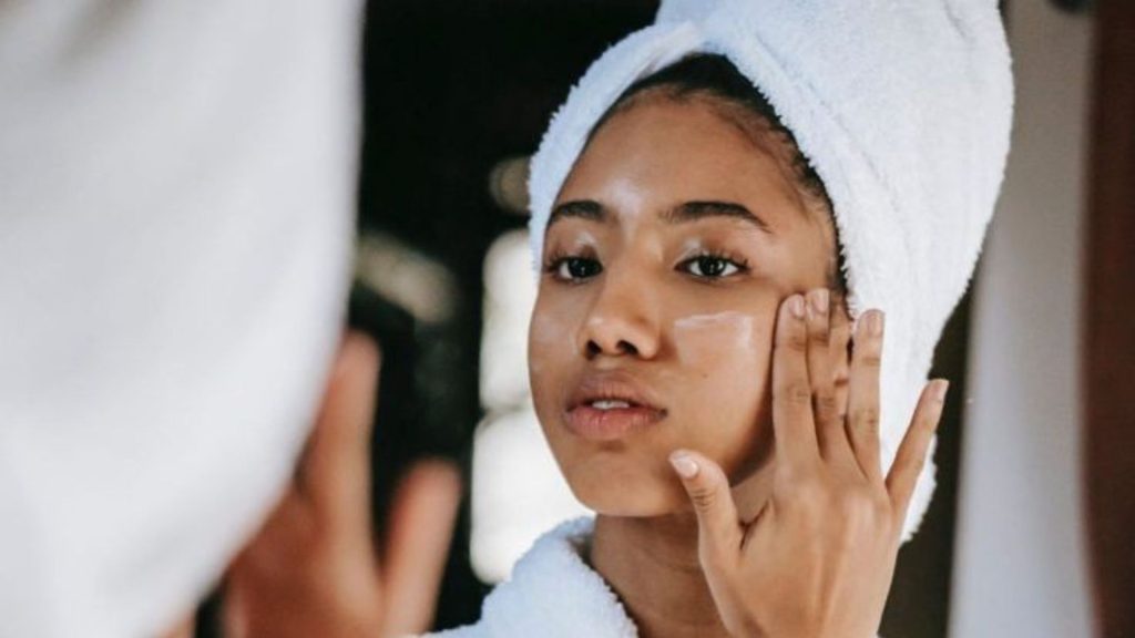 manfaat air hangat untuk kulit wajah